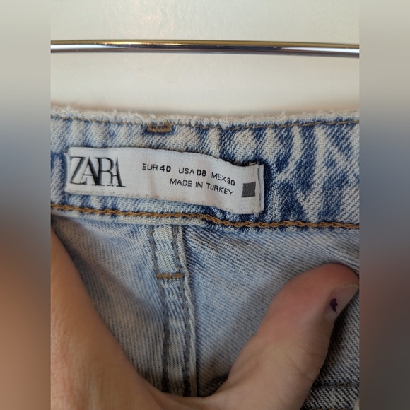 Zara Raw Hemmed Straight Leg Ankle Jeans, Sz 8 - Picture 5 of 5
